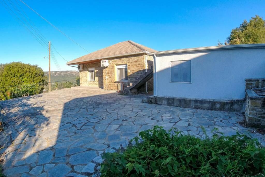 Breathtaking Lake View Cottage With A Fireplace Next To Ioannina City! Buitenkant foto