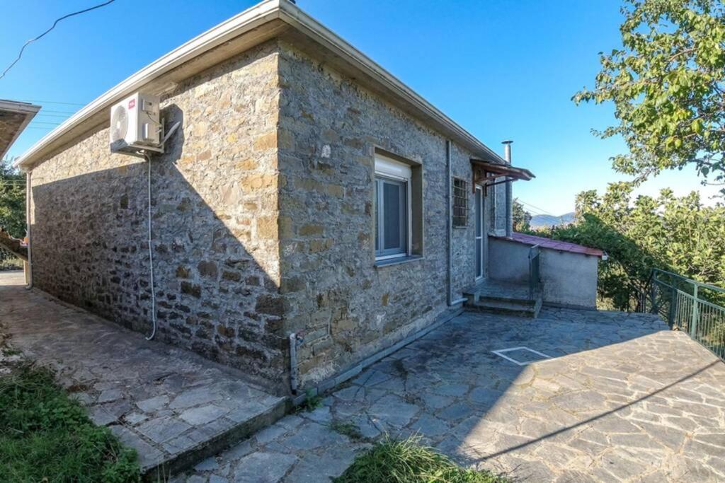 Breathtaking Lake View Cottage With A Fireplace Next To Ioannina City! Buitenkant foto